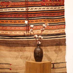 Semi-antique Qashqai kilim from Iran. 148x130 cms