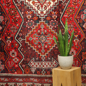 Vintage Qashqai rug from Iran. 296x204 cms