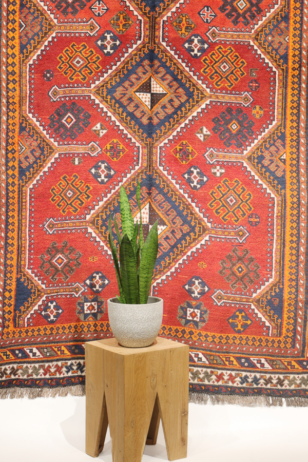 Semi-antique Luri rug from Iran. 249x158 cms