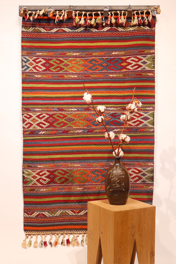 Semi-antique Balıkesir kilim from Turkey. 143x80 cms