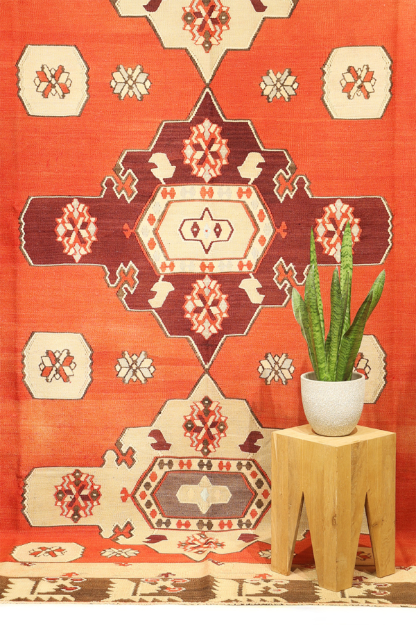 Vintage Goçmen kilim from Turkey. 350x260 cms