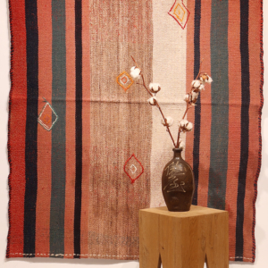 Vintage Qashqai kilim from Iran. 140x121 cms