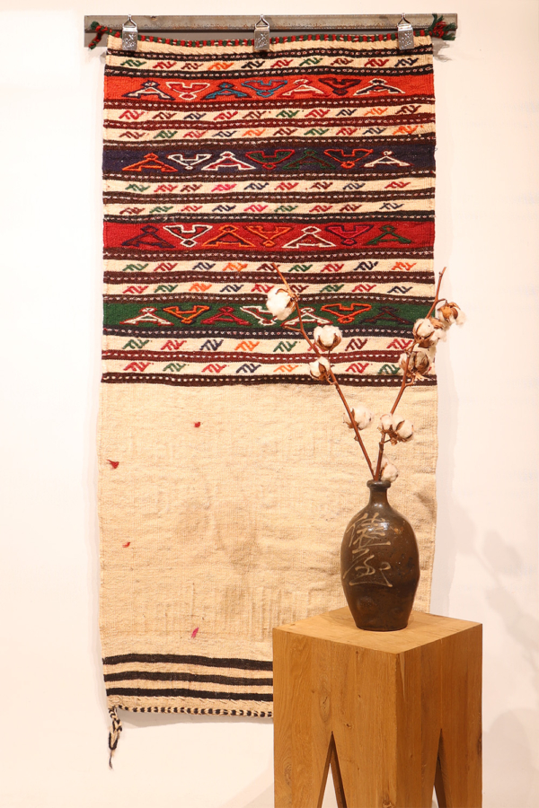 Vintage Qashqai kilim from Iran. 143x73 cms
