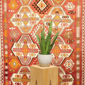 Kilim vintage de Mut, Turquía. 306x147 cms