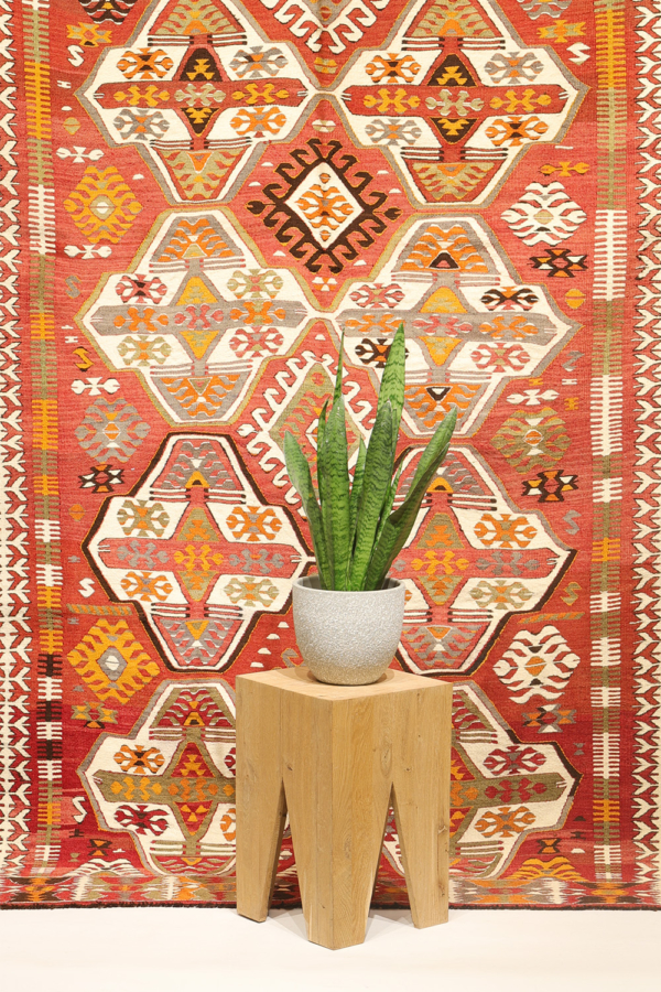Kilim vintage de Mut, Turquía. 306x147 cms