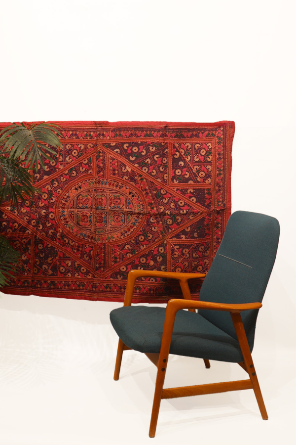 Vintage textile from India. 148x99 cms