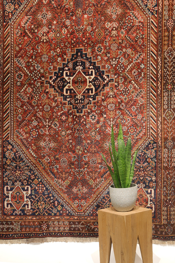 Antique Qashqai rug from Iran. 250x157 cms