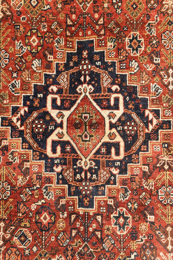 Antique Qashqai rug from Iran. 250x157 cms - Image 4
