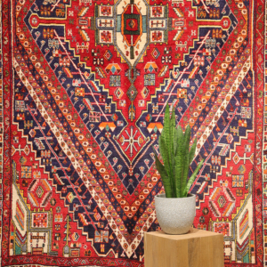 Vintage Qashqai rug from Iran. 268x161 cms