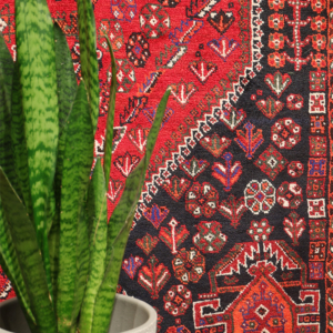 Vintage Qashqai rug from Iran. 268x173 cms