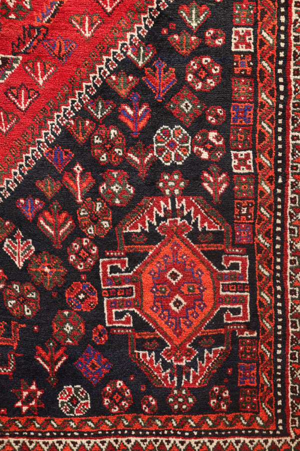 Vintage Qashqai rug from Iran. 268x173 cms - Image 6