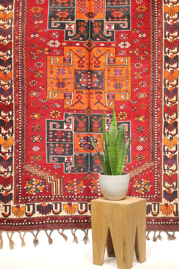 Semi-antique Luri rug from Iran. 230x148 cms