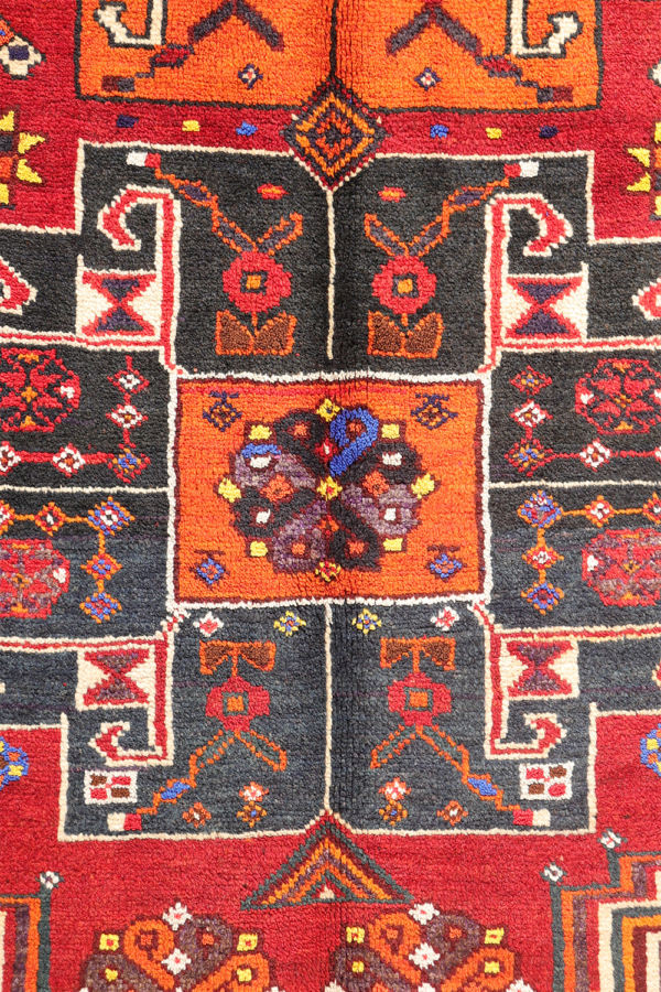 Semi-antique Luri rug from Iran. 230x148 cms - Image 4