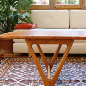 Semi-antique Arab kilim from Shiraz, Iran. 250x162 cms