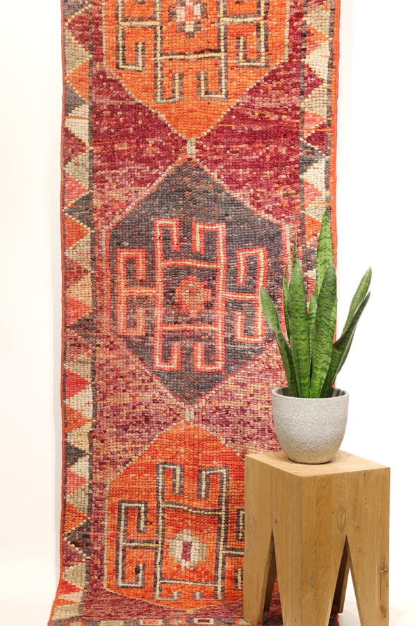 Vintage Kurdish Herki runner from Iraq. 265x80 cms