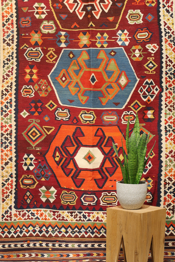 Antique Qashqai kilim from Iran. 293x162 cms