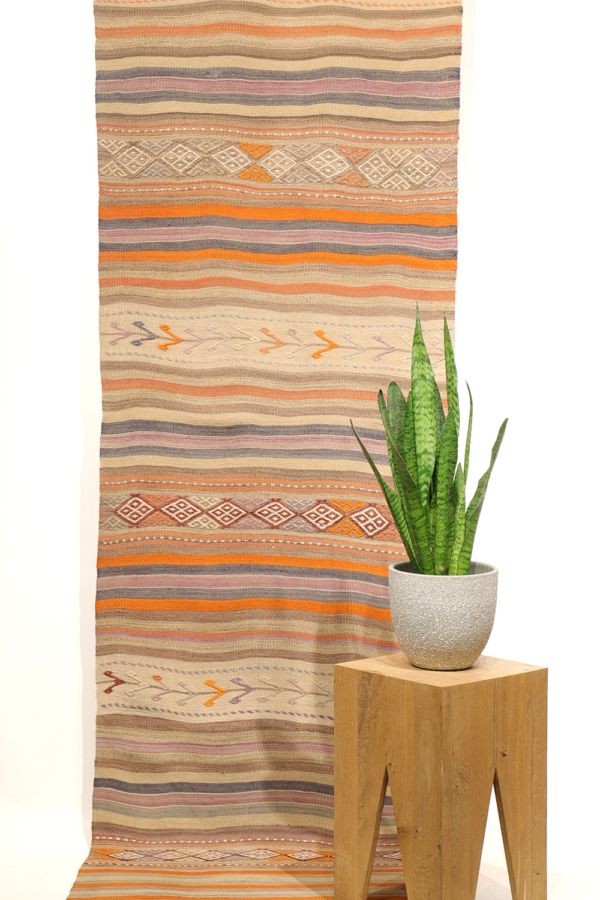 Semi-antique Balikesir kilim from Turkey. 280x72 cms