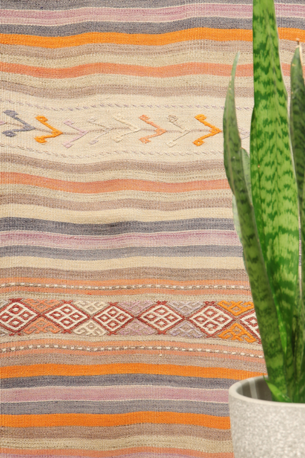 Semi-antique Balikesir kilim from Turkey. 280x72 cms - Image 7
