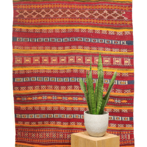 Kilim semi antiguo Shaffi Baluch de Afganistán. 243x110 cms