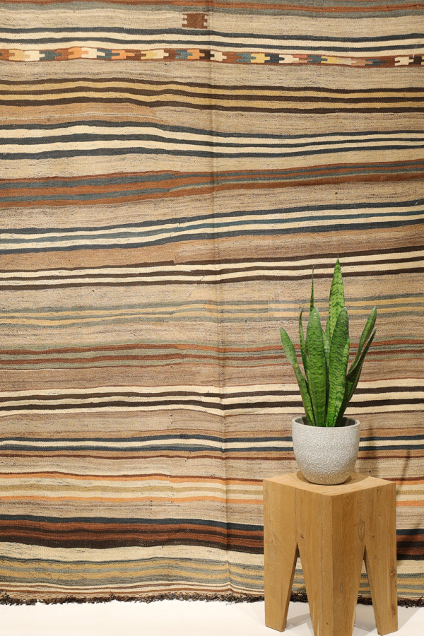 Antique Qashqai kilim from Iran. 288x158