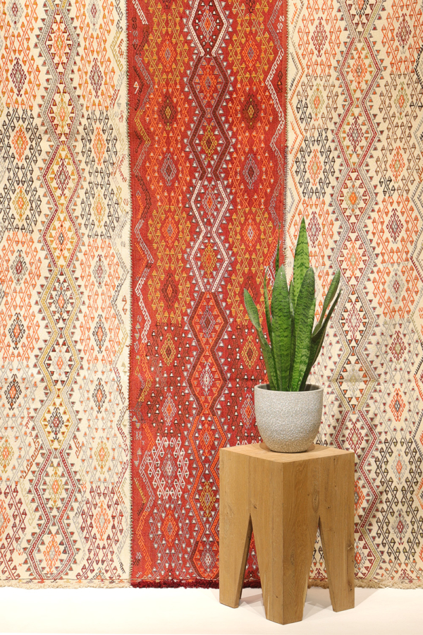 Kilim semi antiguo de Elbistan, Turquía. 298x150 cms