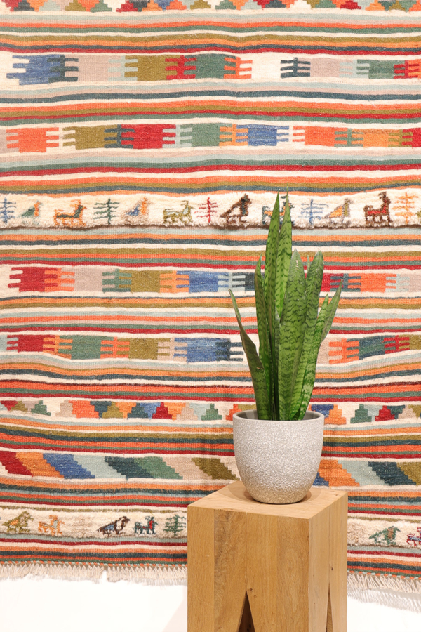 Qashqai kilim from Iran. 181x118 cms