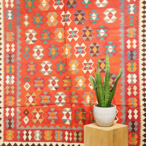 Semi-antique Qashqai kilim from Iran. 296x157 cms