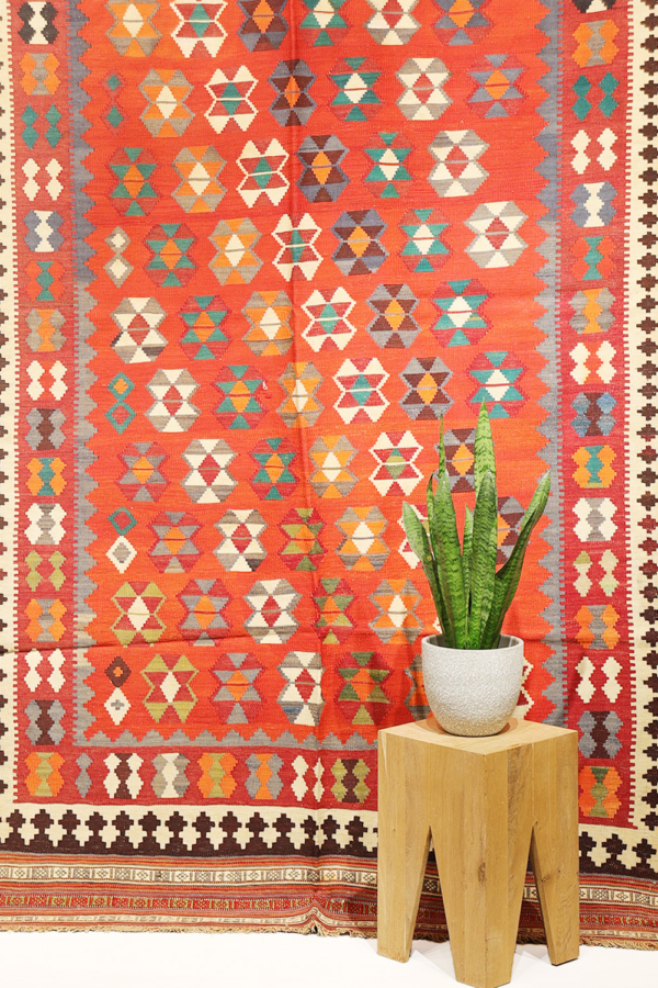 Kilim semi antiguo Qashqai, Irán. 296x157 cms