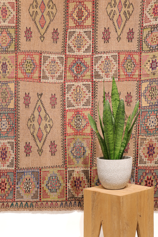 Semi-antique Obruk cicim kilim from Turkey. 175x122 cms