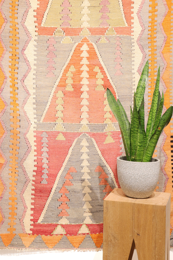 Semi-antique Afyon kilim from Turkey. 180x104 cms