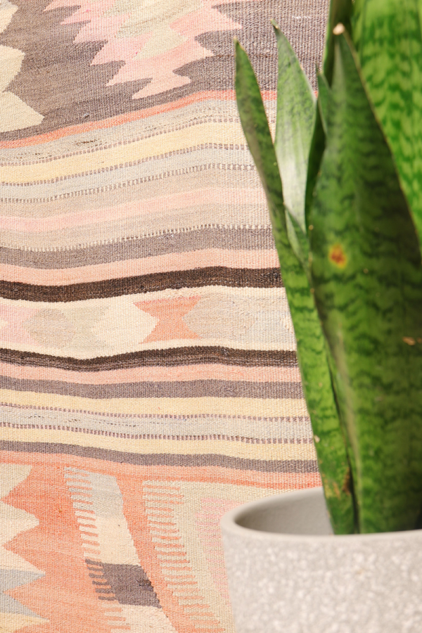 kilim vintage de oración de Aksehir, Turquía. 193x106 cms - Imagen 8