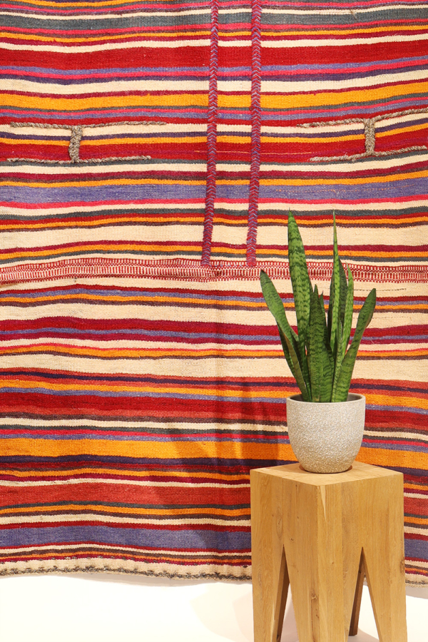Vintage Qashqai kilim from Iran. 164x124 cms