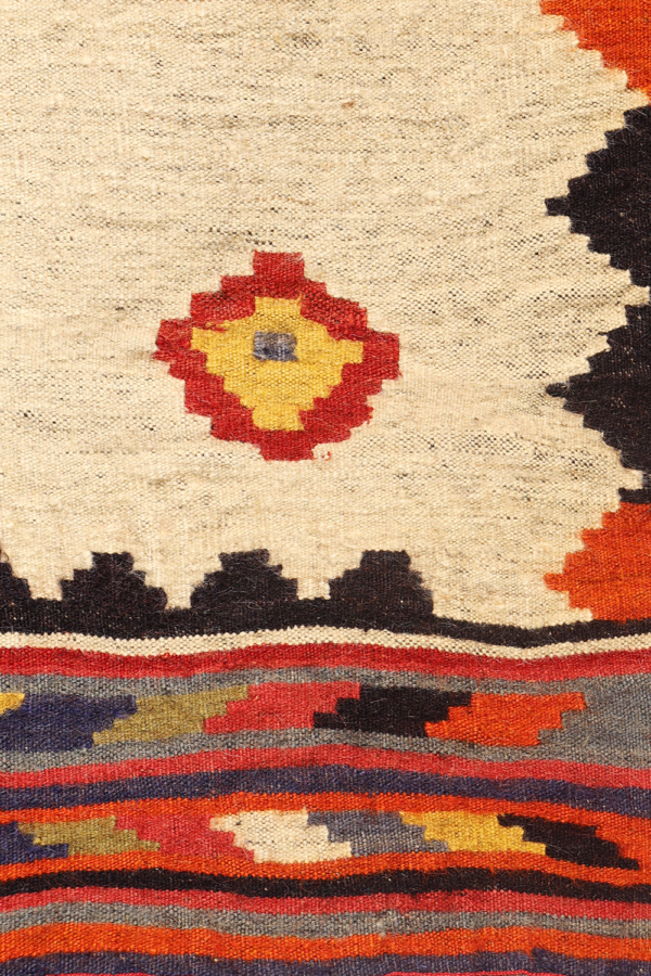 Vintage Qashqai kilim from Iran. 151x146 cms - Image 4