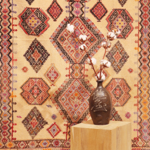 Semi-antique Karapinar kilim from Turkey. 167x108 cms