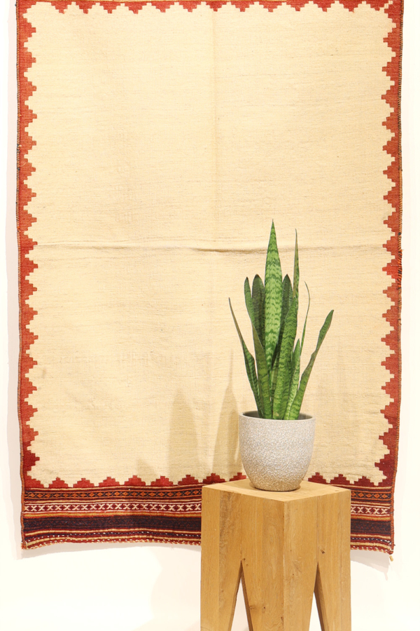 Vintage Qashqai sofreh kilim from Iran. 160x108 cms