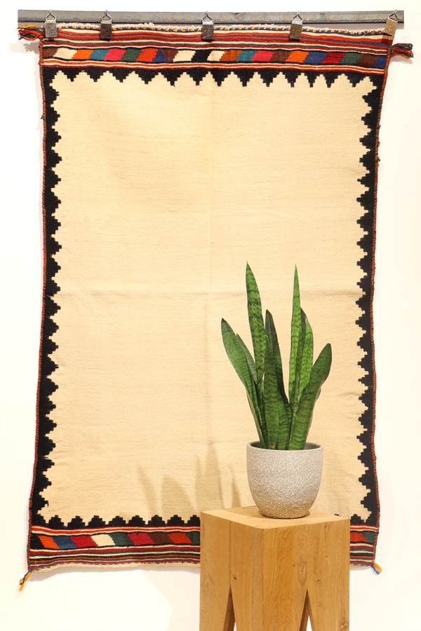 Vintage Bakhtiari sofreh kilim from Iran. 154x95 cms