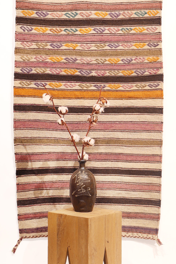 Vintage Qashqai kilim from Iran. 161x84 cms