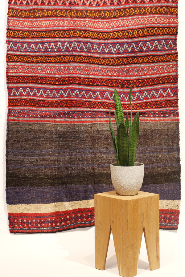 Vintage Qashqai kilim from Iran. 155x117 cms