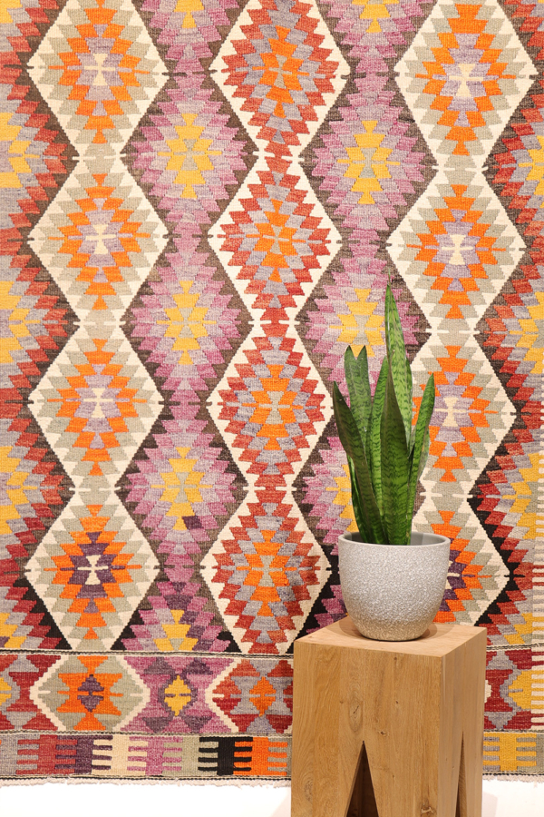 Vintage Sütlegën kilim from Turkey. 190x140 cms