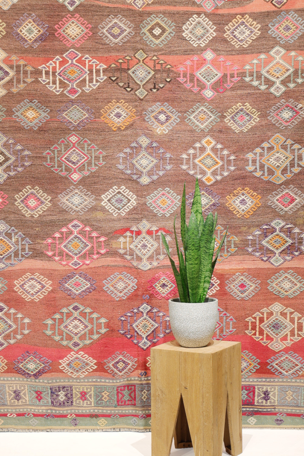 Vintage Dursunbey kilim from Turkey. 273x180 cms