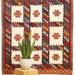 Kilim vintage Qashqai, Iran. 184x130 cms