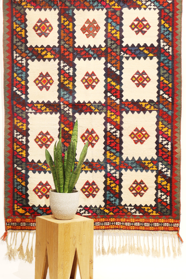 Kilim vintage Qashqai, Iran. 184x130 cms