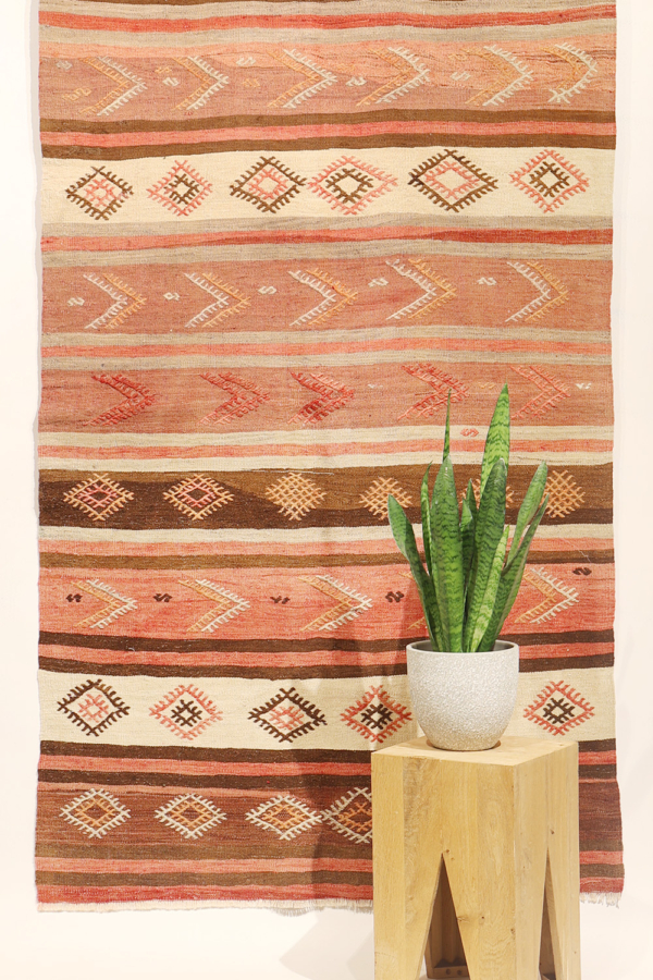 Semi-antique Kirsehir kilim from Turkey. 195x110 cms