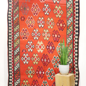 Kilim semi antiguo Qashqai, Irán. 273x141 cms