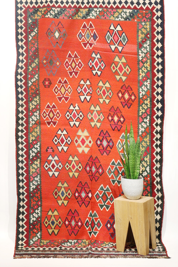 Semi-antique Qashqai kilim from Iran. 273x141 cms