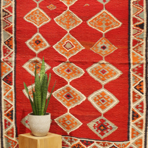 Vintage Qashqai kilim from Iran. 192x170 cms