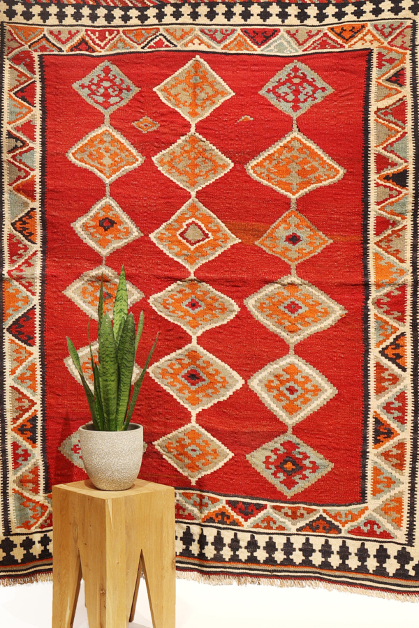 Kilim vintage Qashqai, Iran. 192x170 cms