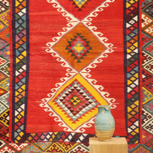 Vintage Qashqai kilim from Iran. 165x142 cms