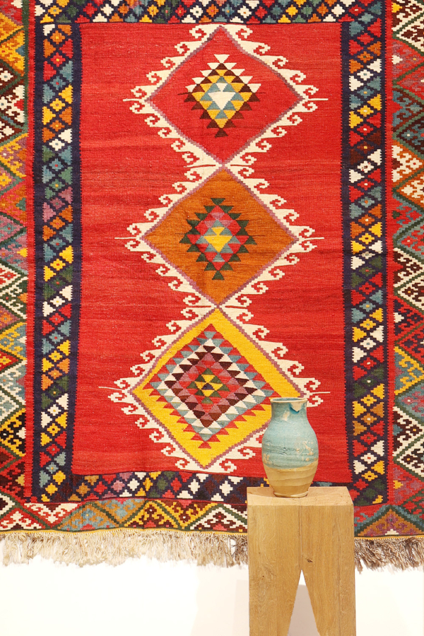 Vintage Qashqai kilim from Iran. 165x142 cms