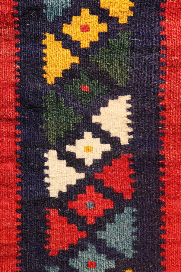 Vintage Qashqai kilim from Iran. 165x142 cms - Image 5